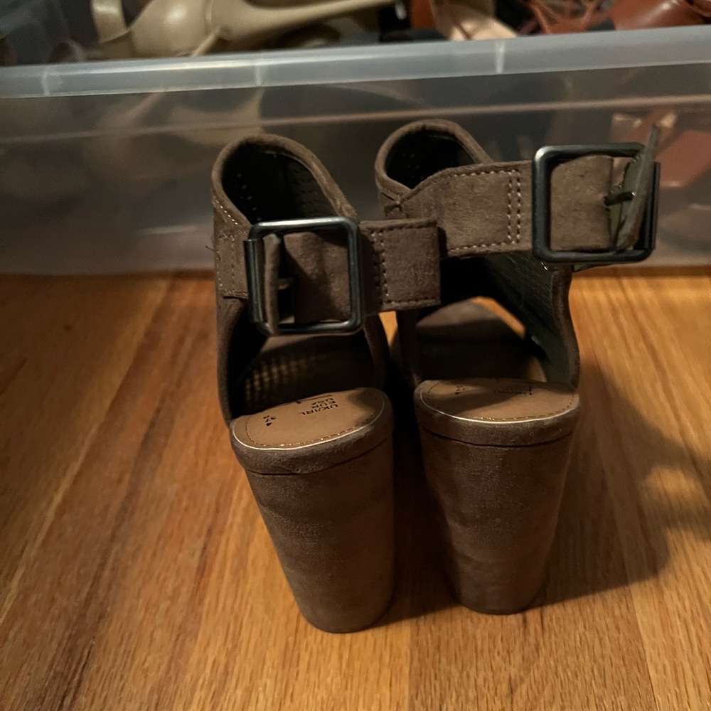 Strap heals - Picture 3 of 4